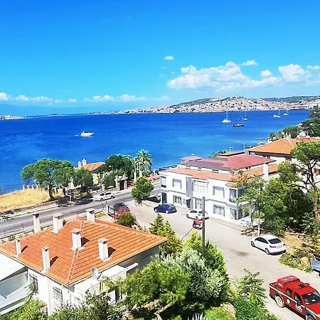 Deniz Ve Doga Ic Ice Tatil Sefa Camlik Ayvalik